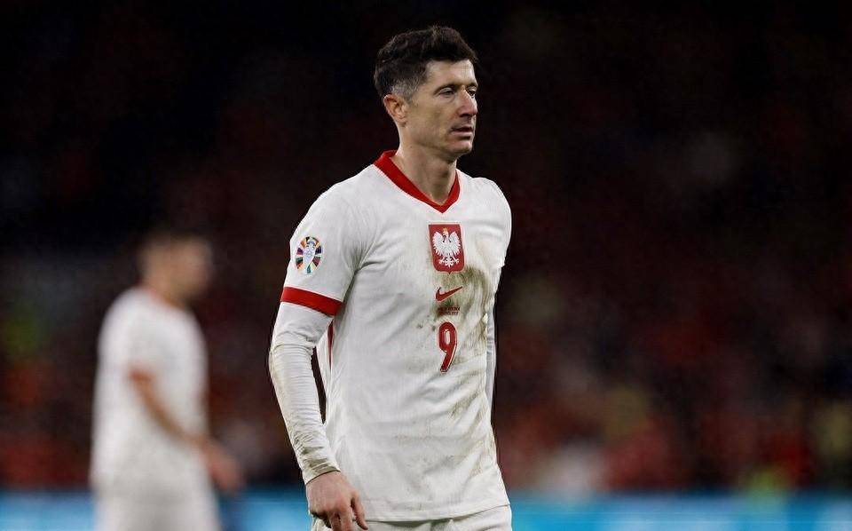 开云体育-莱万多夫斯基意外战胜皇家马德里，刷新纪录引爆全场！气势如虹延续-开云体育