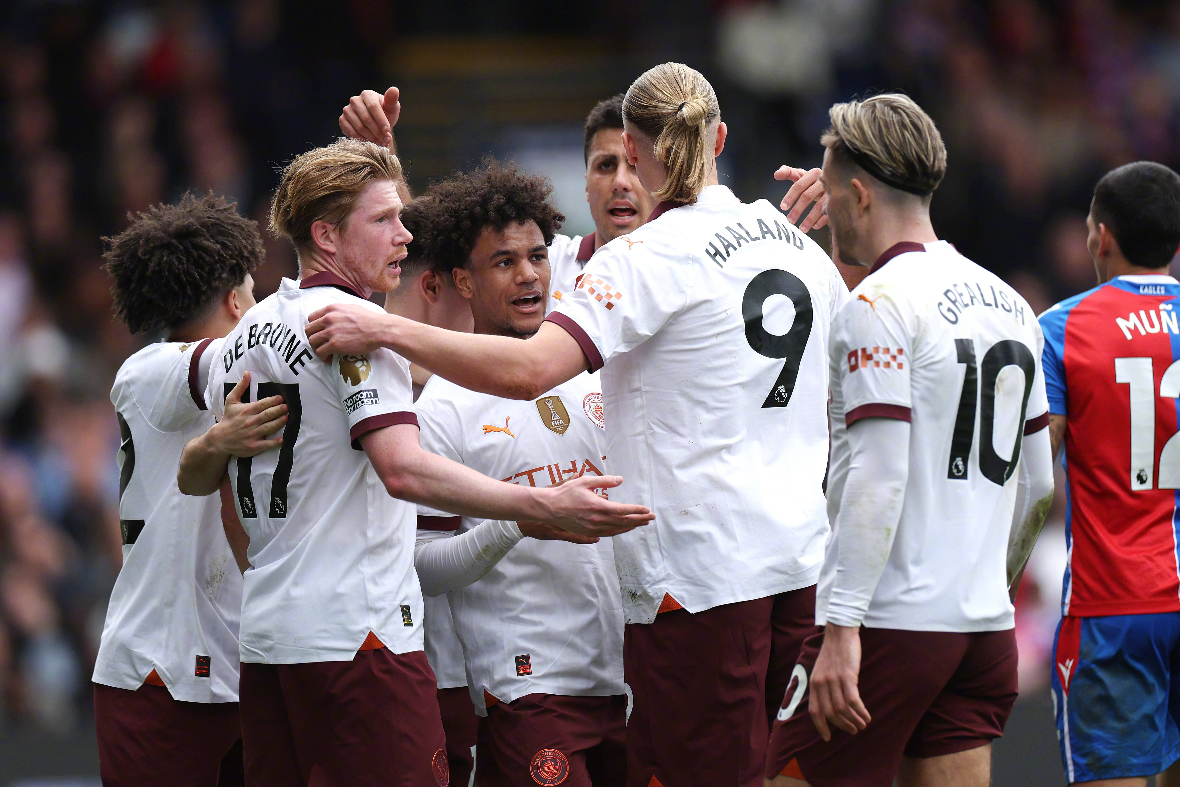 开云体育-Uzi焦点对战，德布劳内与90激战阿森纳分钟，重要助攻胜负难料！观众掌声雷动-开云体育